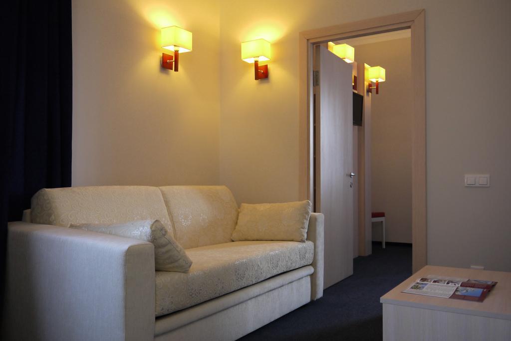 Optima Pochayiv Hotel Pochaiv Room photo